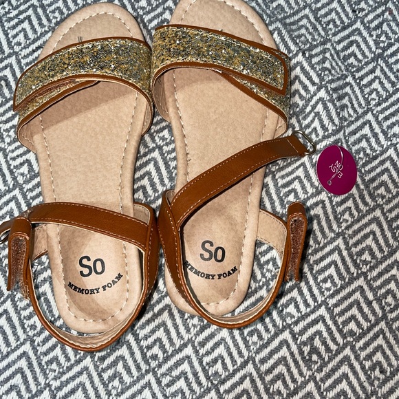 Girl’s Sandals - Picture 2 of 3